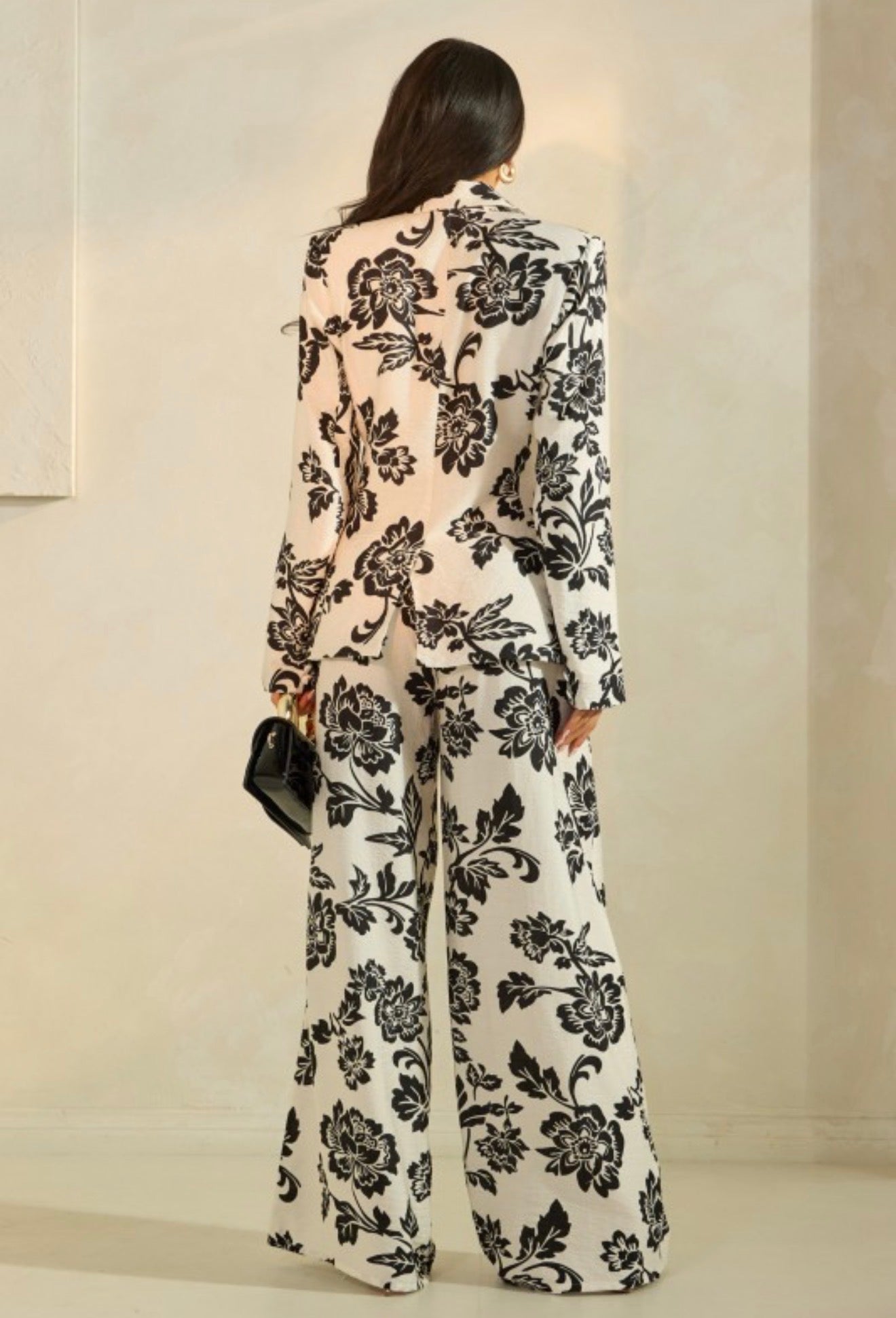 Rose Black and White Elegant Set
