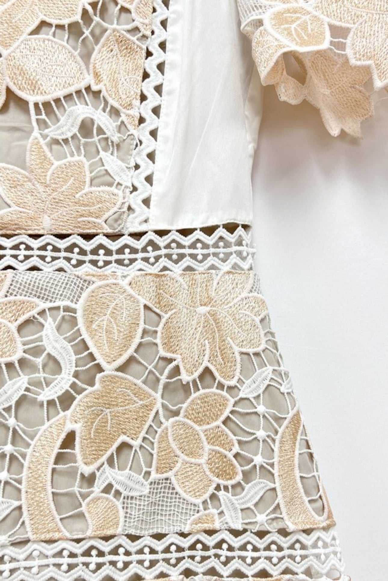 Gaviota Embroidery Midi Dress