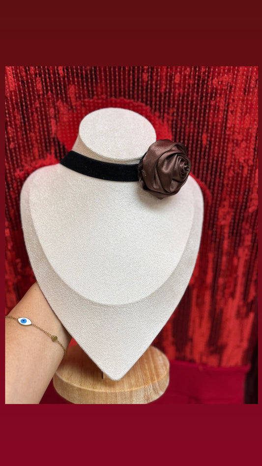 Como la Flor velvet Shoker